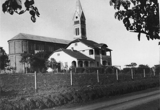 Iglesia y parroquia S Alberto Magno 1953